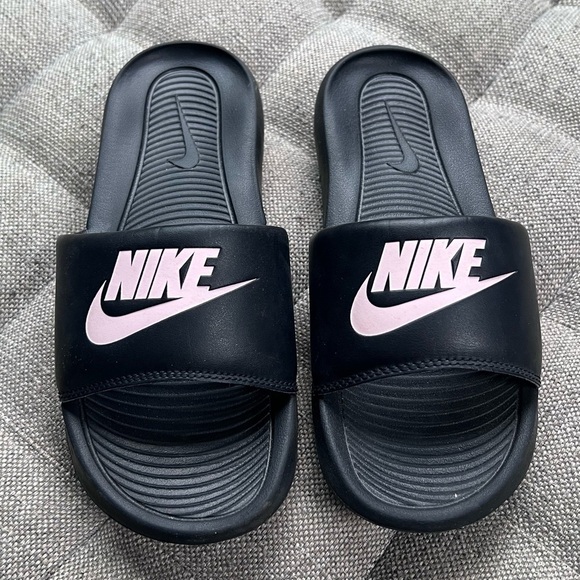 Women’s Nike Slides - Black & Pink - Like new condition! - Picture 1 of 6